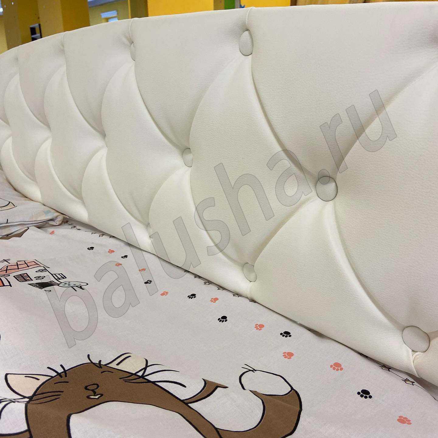Кровать - софа Массив-010 с мягкой спинкой, одинарным бортом 160х80см ...